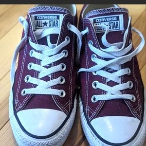 Converse Burgundy Low Top Women's SZ 8